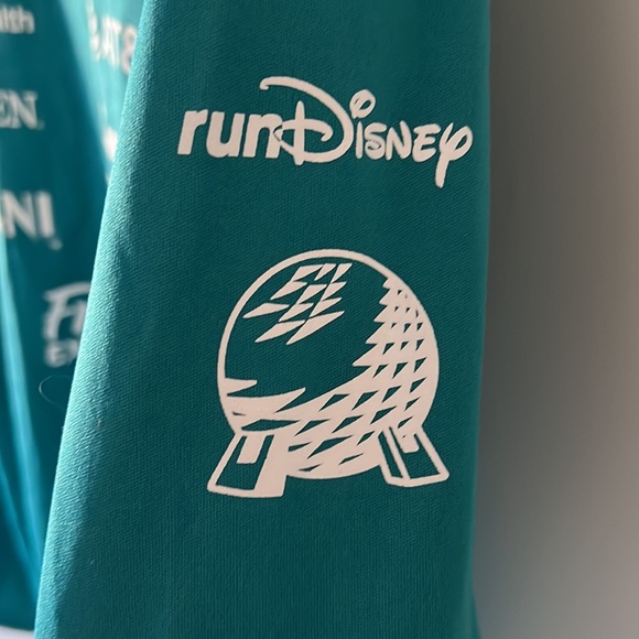 Run Disney 2020 World Disney World WDW 5K Pluto Long Sleeve Performance Tee - Picture 5 of 5